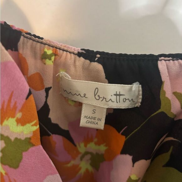 Nine britton floral ruffled tank with tie size small EUC - Picture 5 of 6